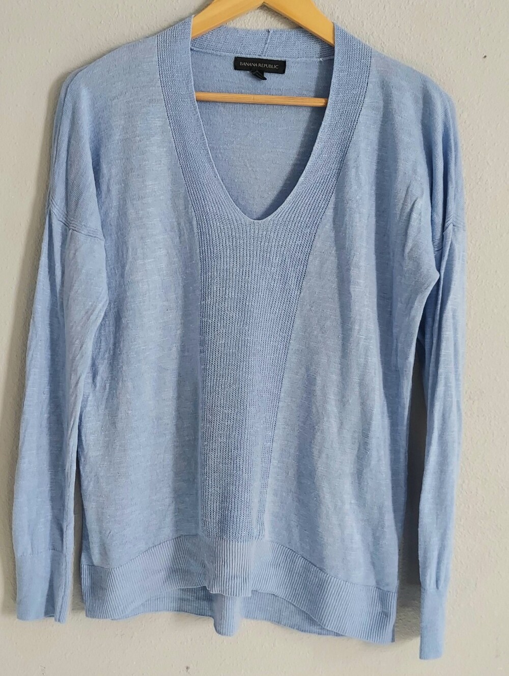 Banana Republic Linen Blend Lightweight Knit Vneck Sweater Blue Medium Preppy